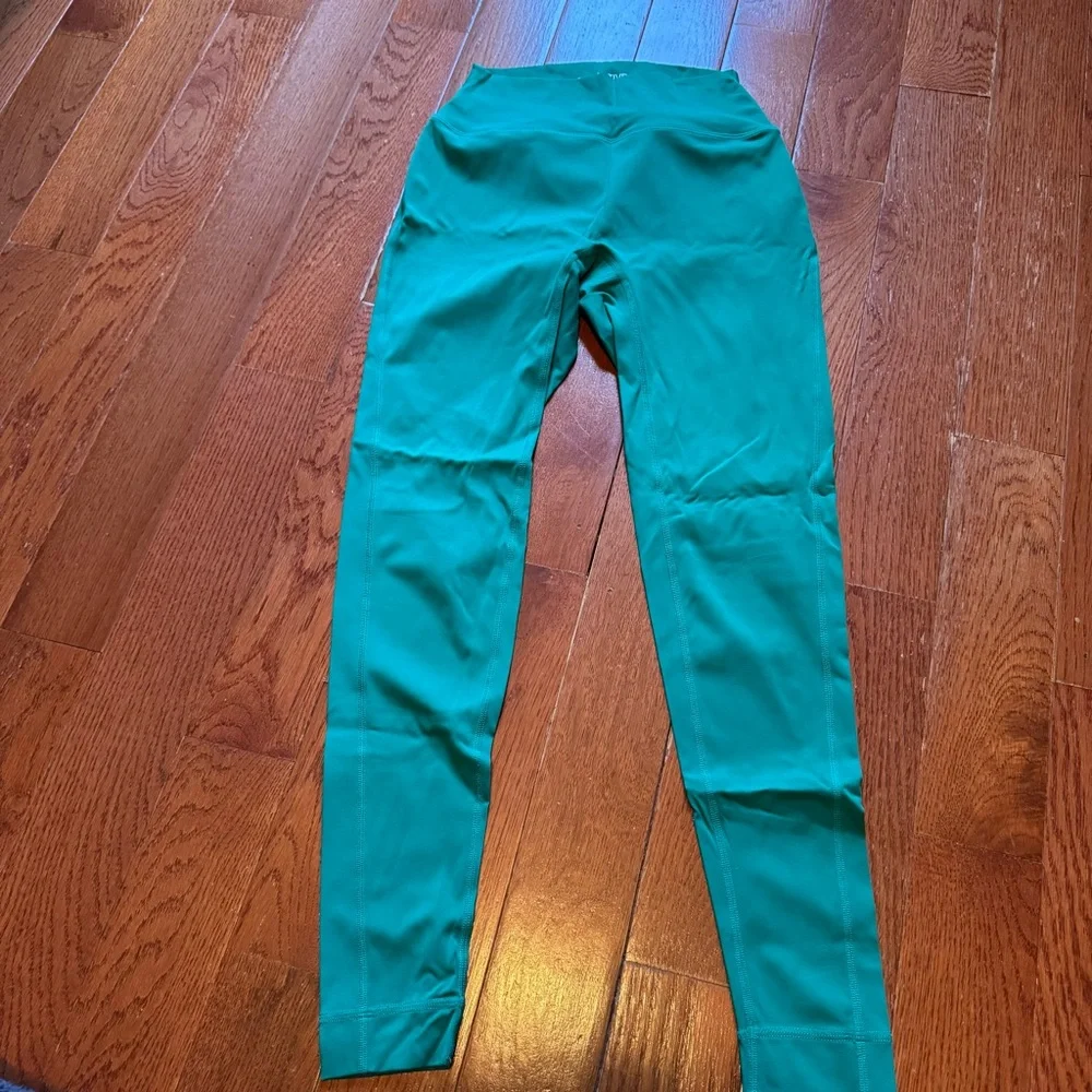 Set Active SPORTBODY DOUBLE SCOOP TANK BRA & Leggings in Palm - Picture 10 of 13